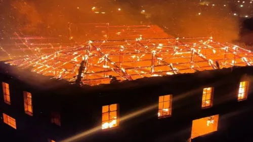 Un ancien bâtiment de la SNCF détruit par un incendie  